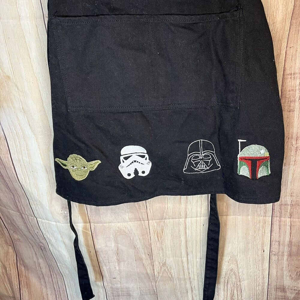 William Sonoma 2010 Stars Wars Darth Vader Yoda Embroidered Apron. Youth. - Picture 2 of 7